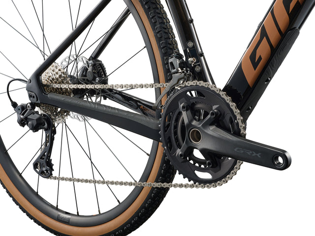 Karbonsko gravel kolo Giant Revolt Advanced 2 (carbon smoke)