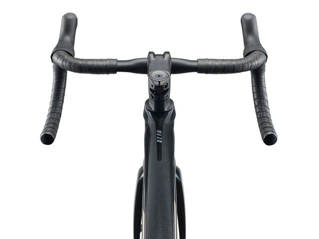 Karbonsko cestno kolo Giant Defy Advanced 2 (abyss black/chrome)