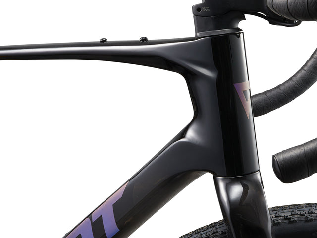 Karbonsko gravel kolo Giant Revolt Advanced 2 (carbon smoke)